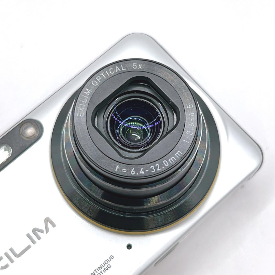 【極美品】 CASIO EX-FC100 コンパクトデジタルカメラ　シルバー