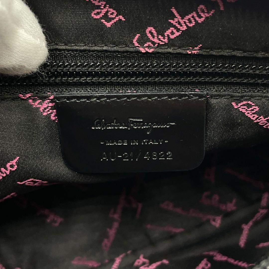 極美品● フェラガモ ショルダーバッグ ワンショルダー ガンチーニ キャンバス