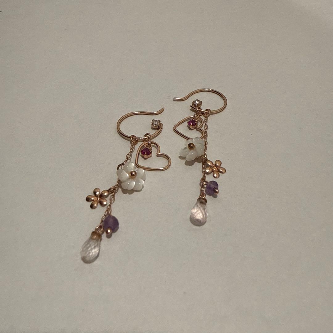 花とハートのモチーフ フックピアス