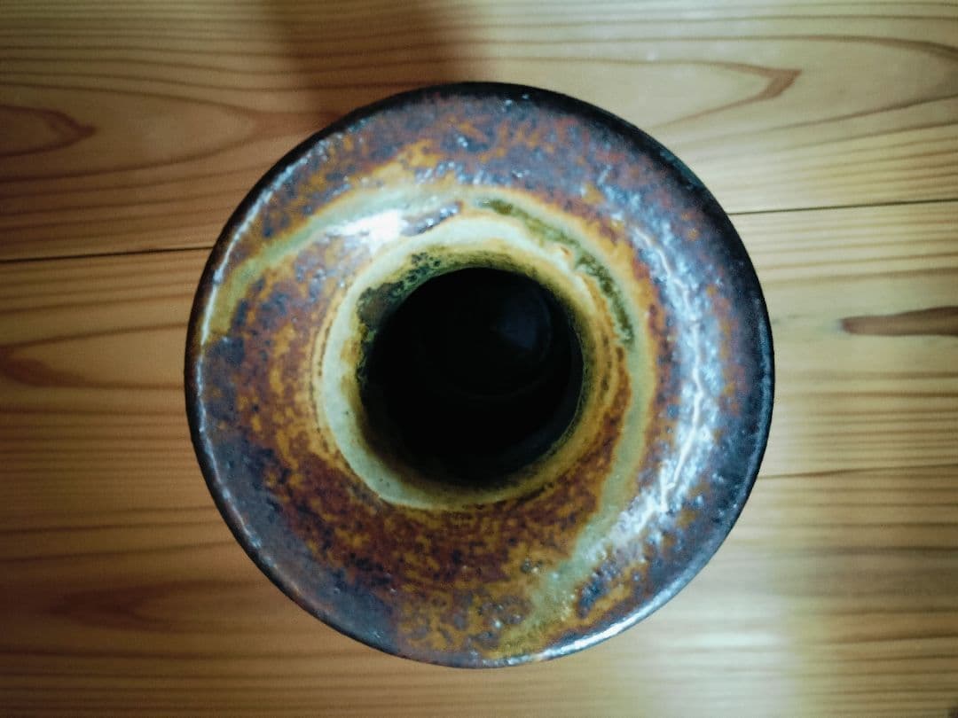 山本教行作　灰釉掛分面取花入